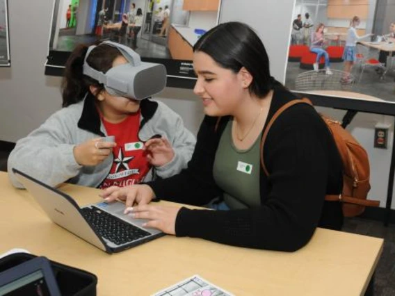 Students working and innovating together 
