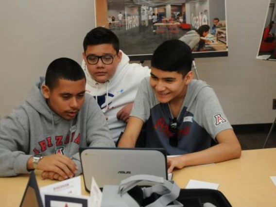 Students working and innovating together 