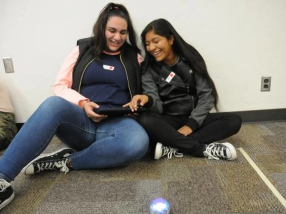 Students working and innovating together 