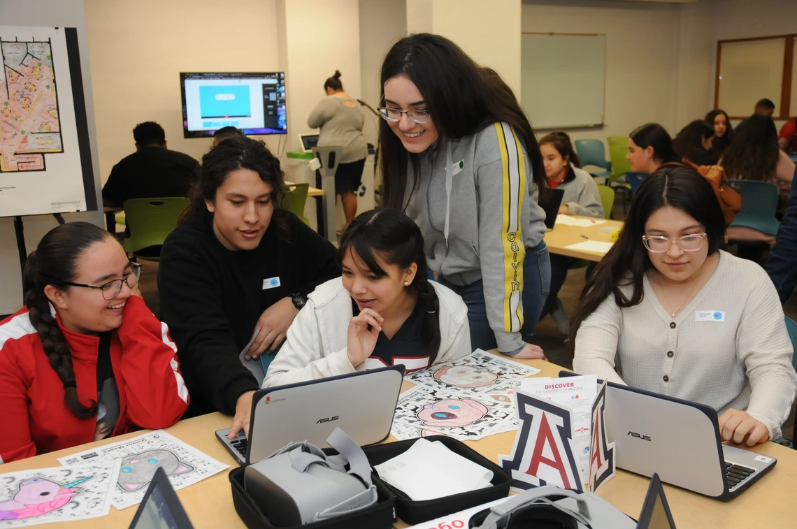 Students working and innovating together 