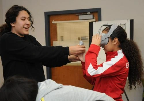 Students working and innovating together 